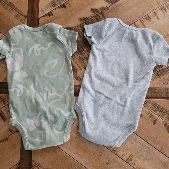 3M carters 2 piece set onesies - Picture 2 of 6